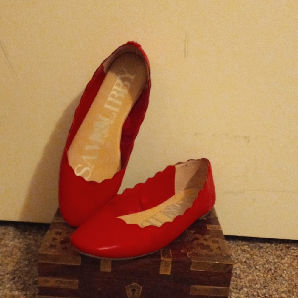 Sam & Libby red flat shoe size 7